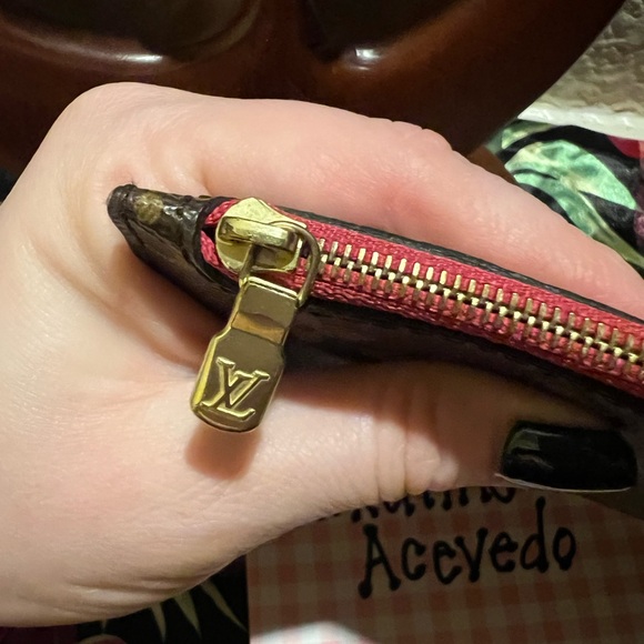 Louis Vuitton Neverfull Pouch - Picture 10 of 12